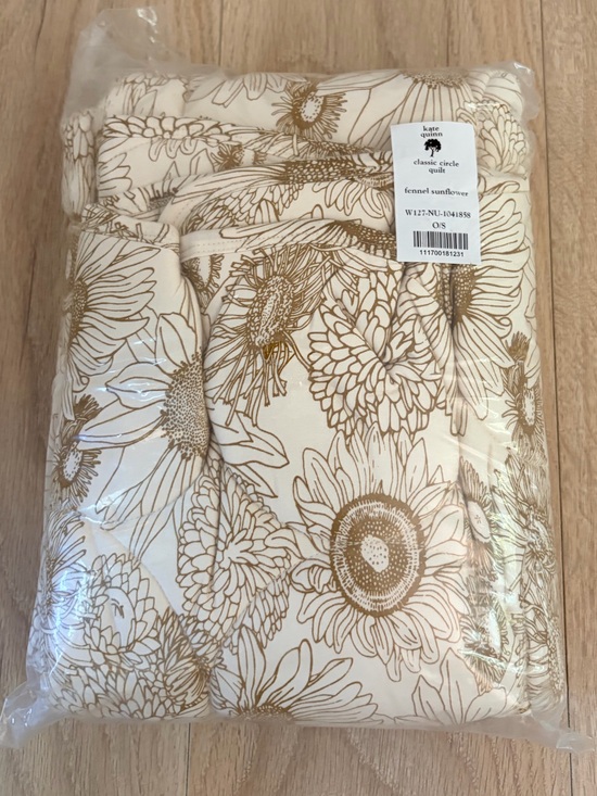 kate quinn Other - Kate Quinn Fennel Sunflower Circle Quilt